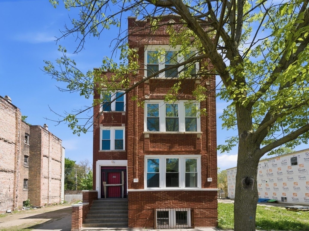 541 N Lawndale Avenue - Photo 0