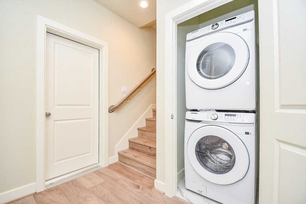 2307 Warhol Way - Photo 3