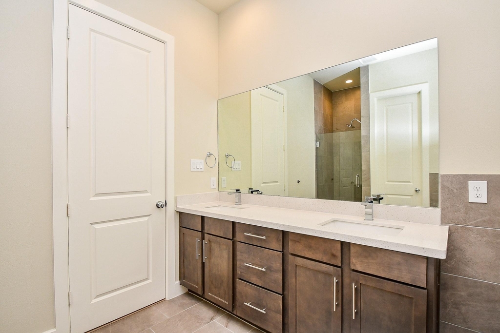 2307 Warhol Way - Photo 28