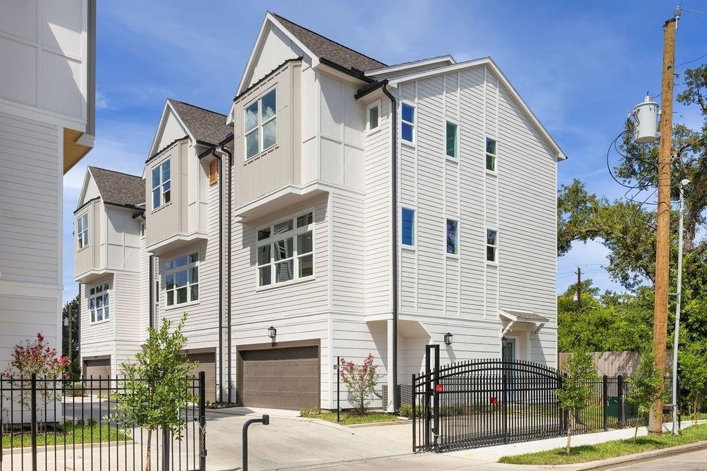 1713 Mary Street - Photo 1
