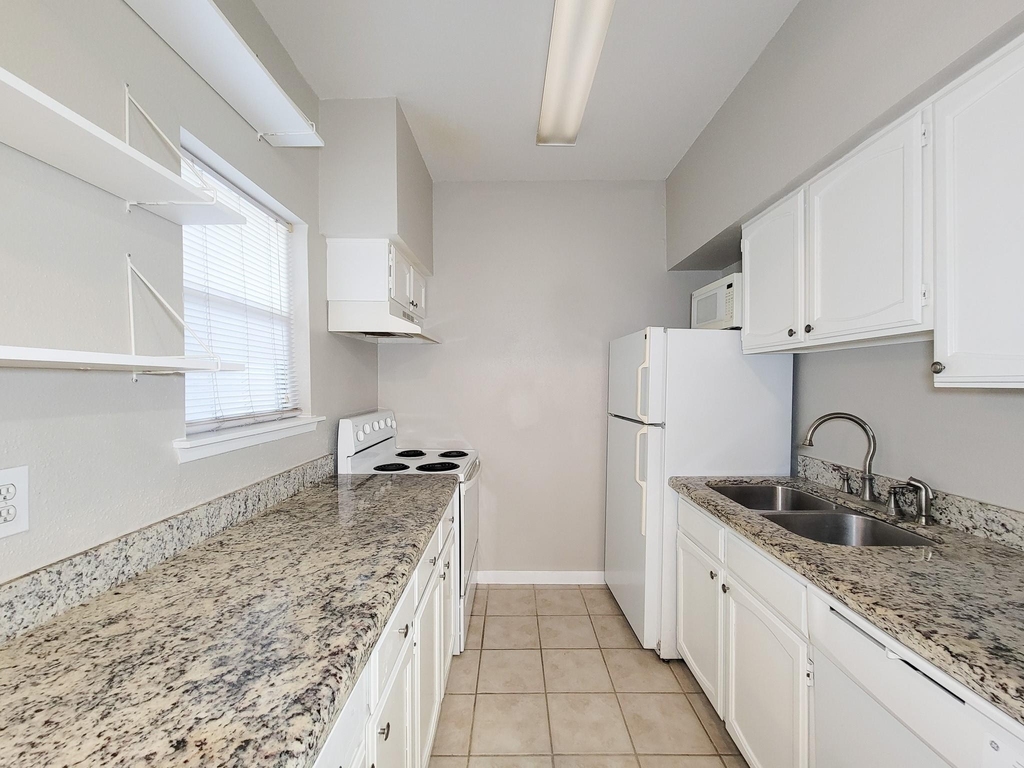 4041 Drake Street - Photo 8