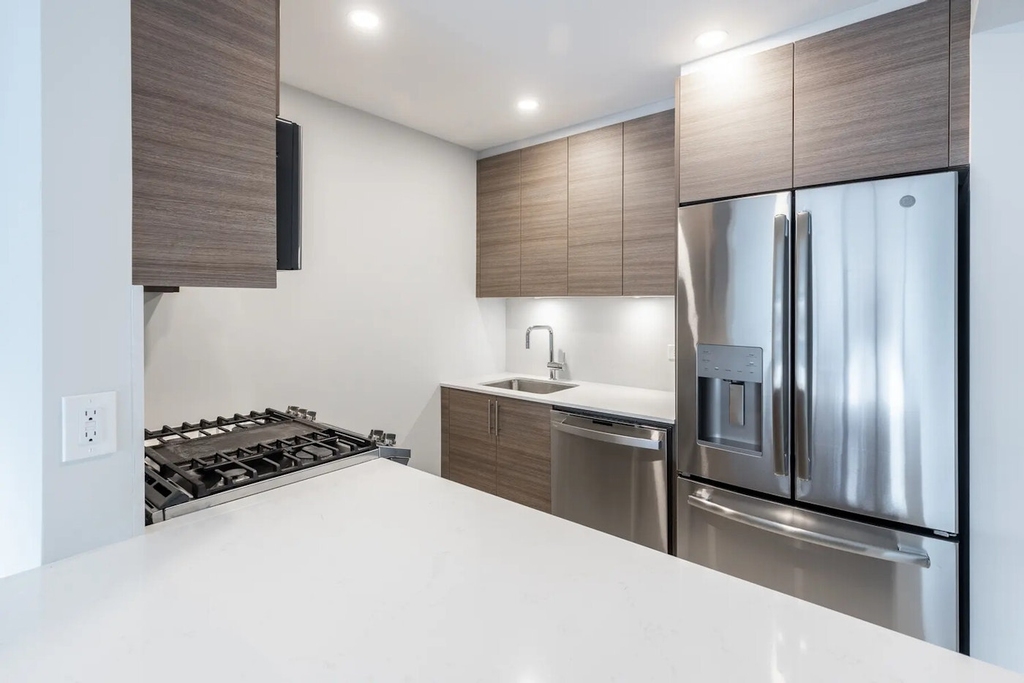 West 48th Street, New York, NY 10019 - Photo 2