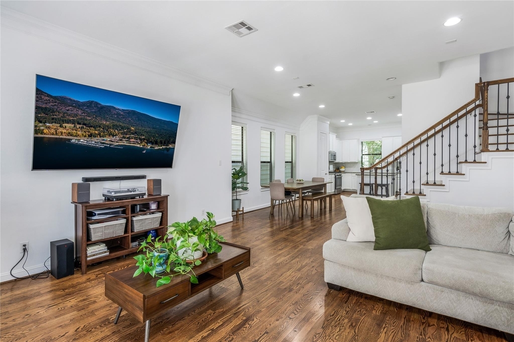 8817 Lakeshore Bend Drive - Photo 11
