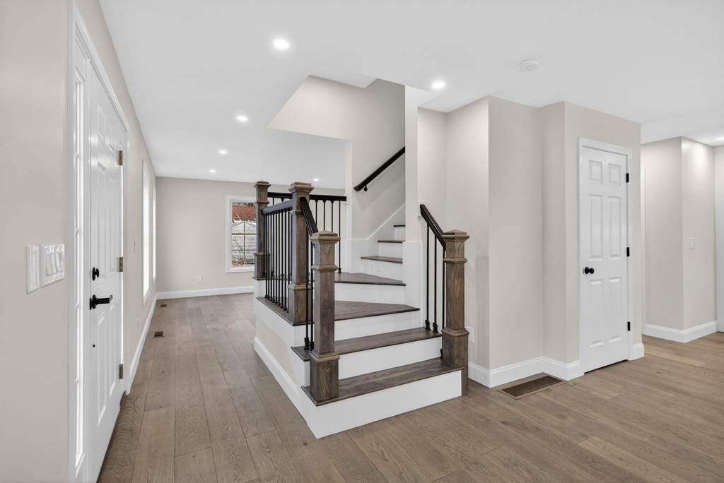 335 Raymond - Photo 6