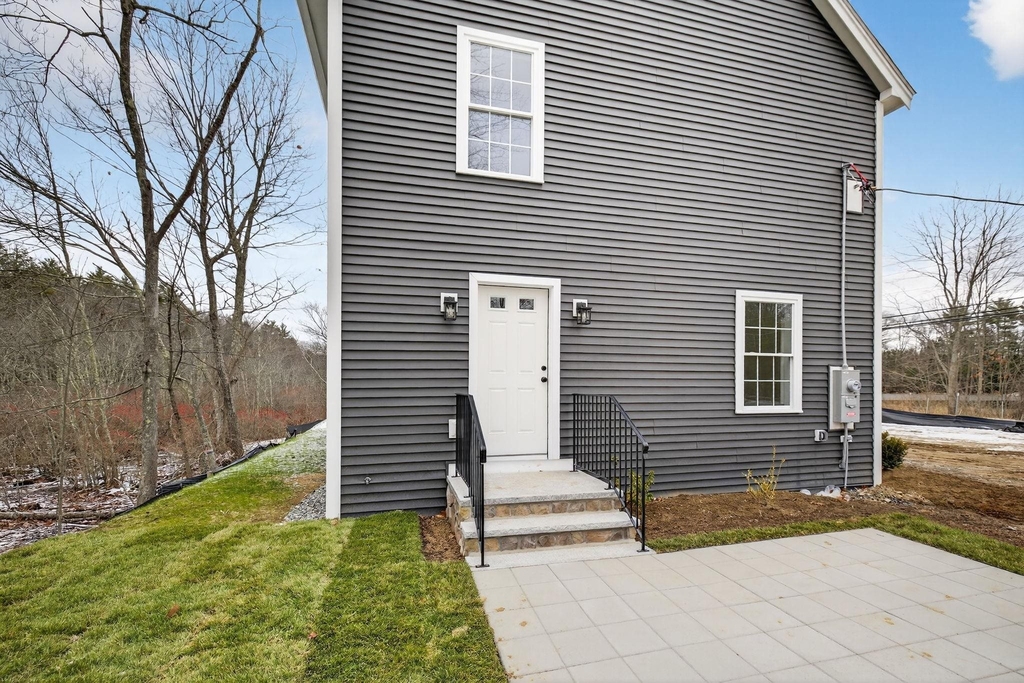 335 Raymond - Photo 3