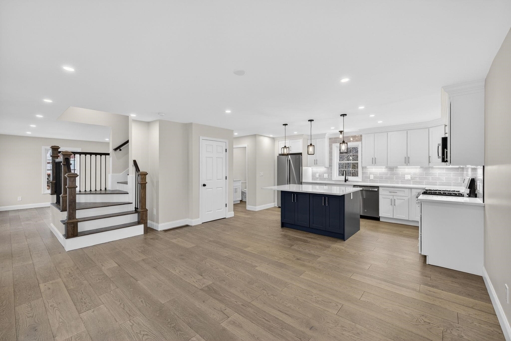 335 Raymond - Photo 8