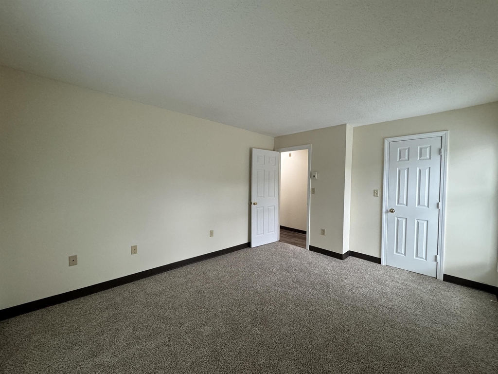 131 Eastern - Photo 29