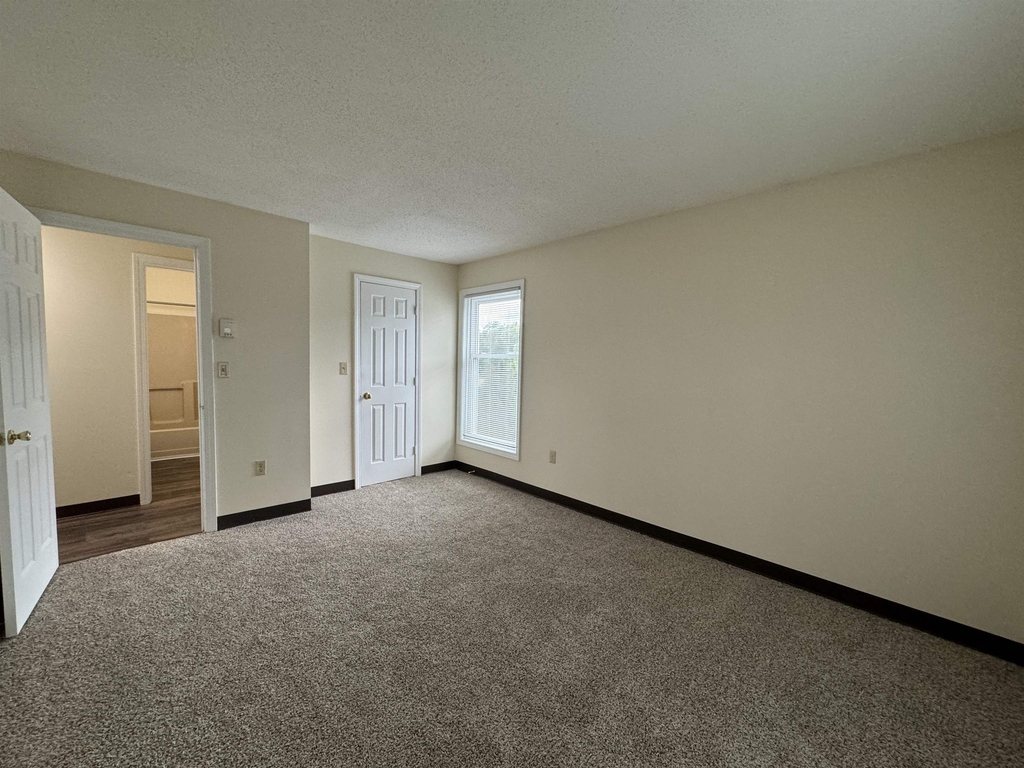 131 Eastern - Photo 28