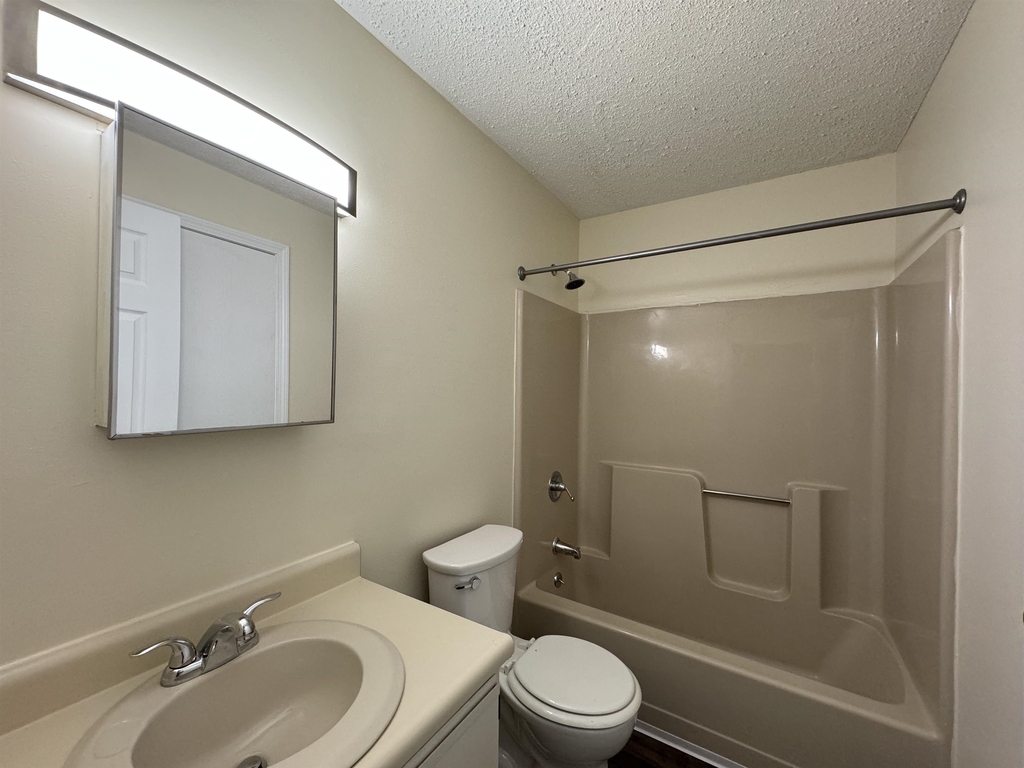 131 Eastern - Photo 24