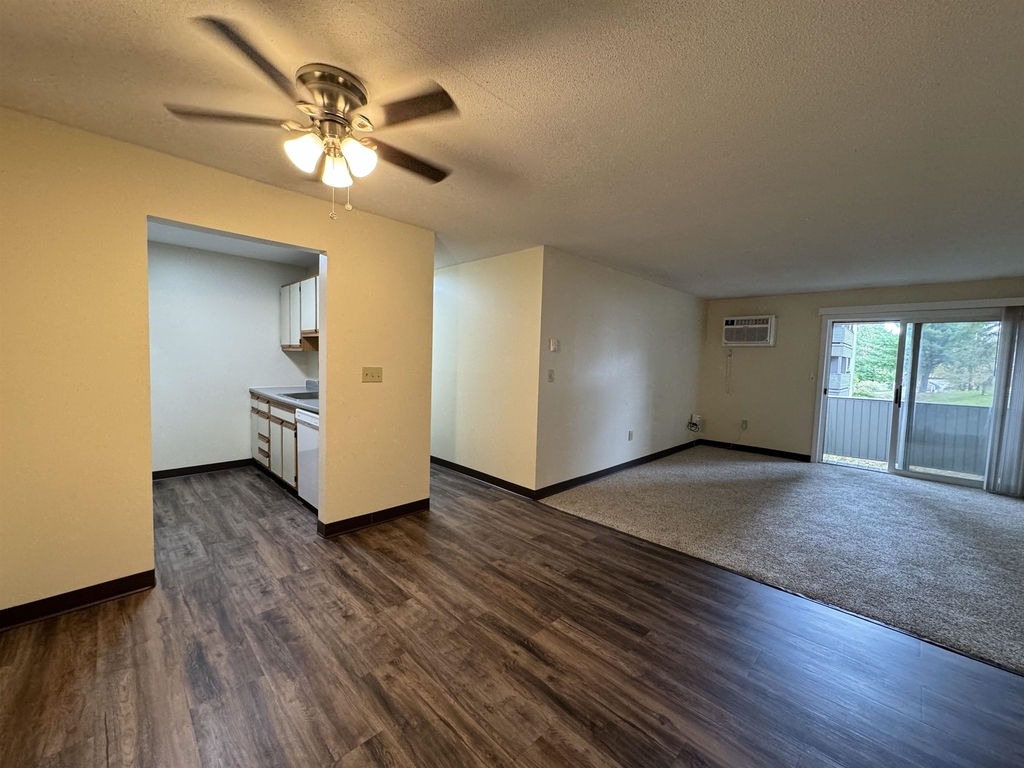 131 Eastern - Photo 2