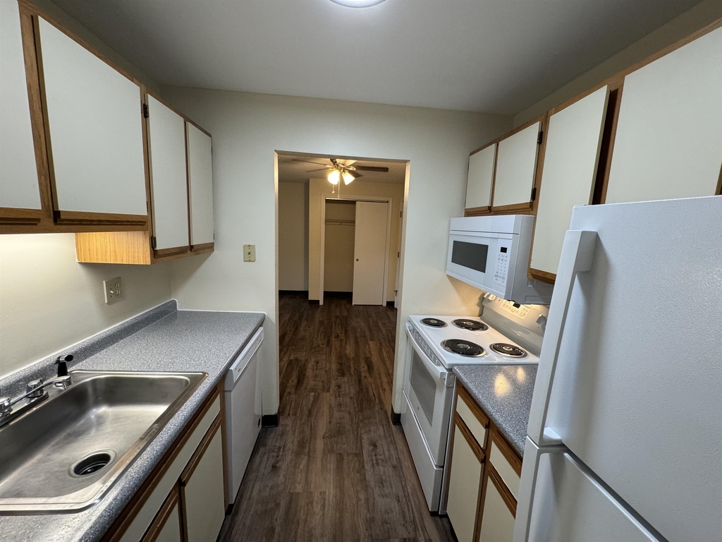 131 Eastern - Photo 8