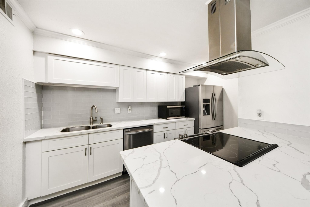 3131 Cummins Street - Photo 0