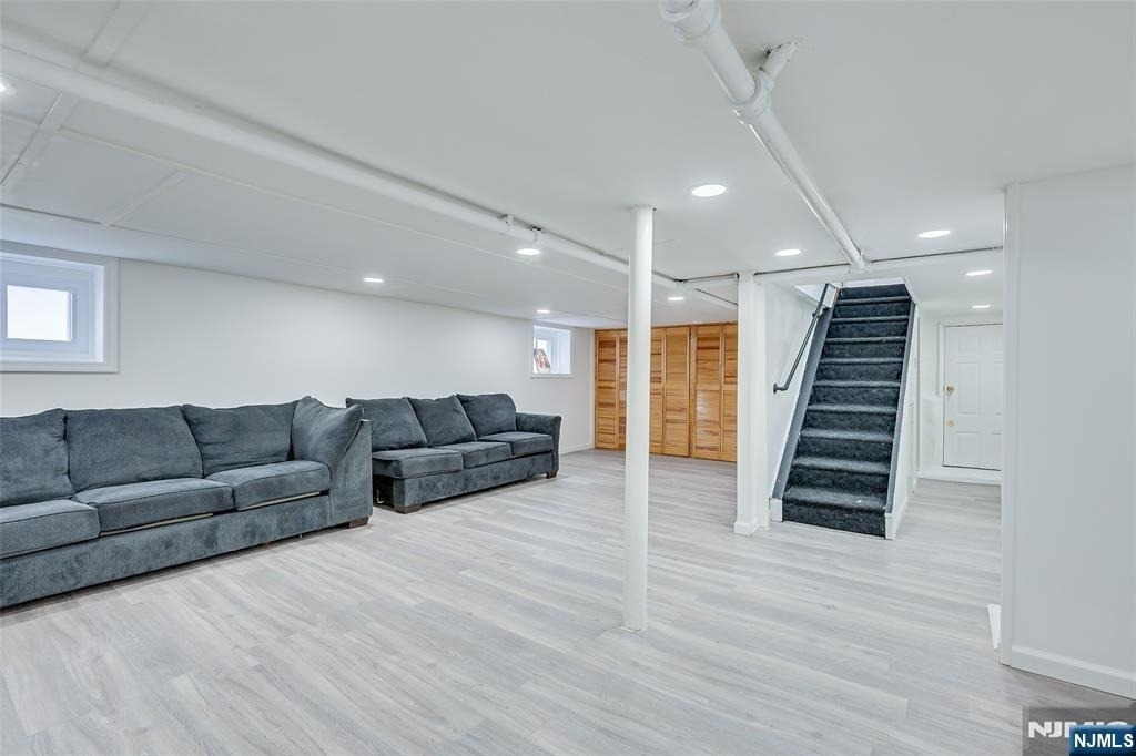 23 Wall - Photo 20