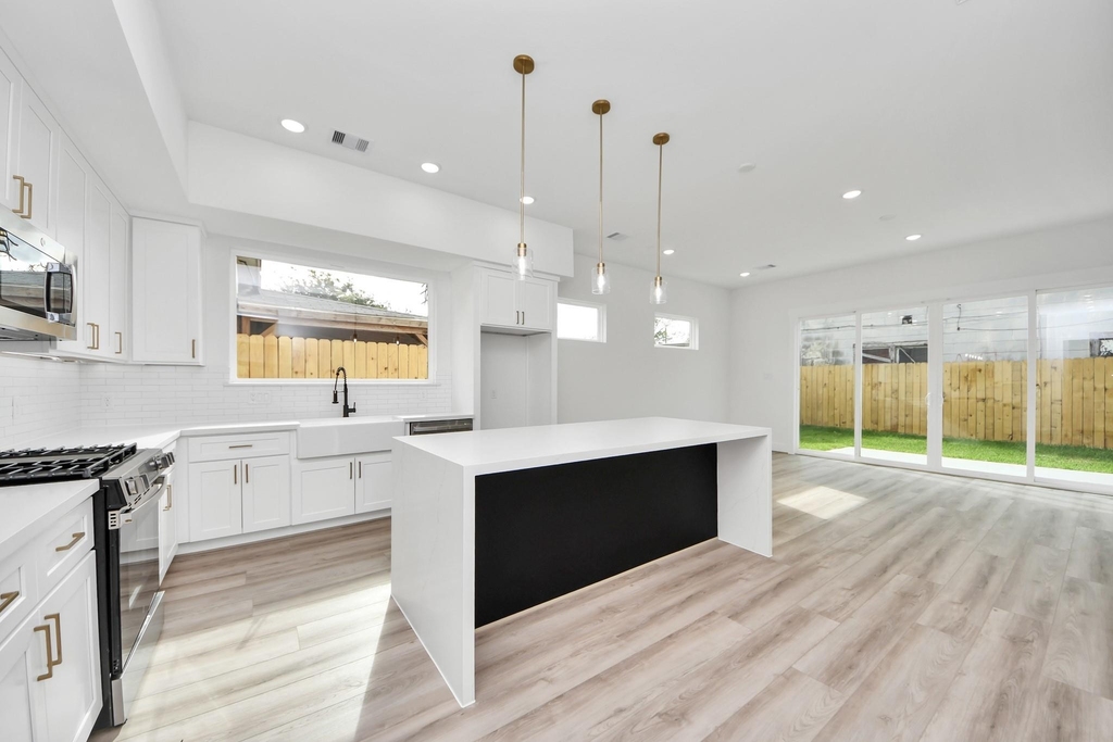 2408 Lorraine Street - Photo 5