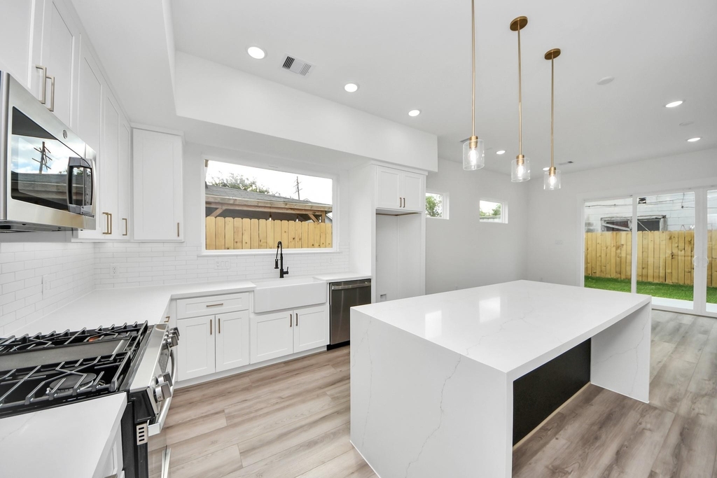 2408 Lorraine Street - Photo 7