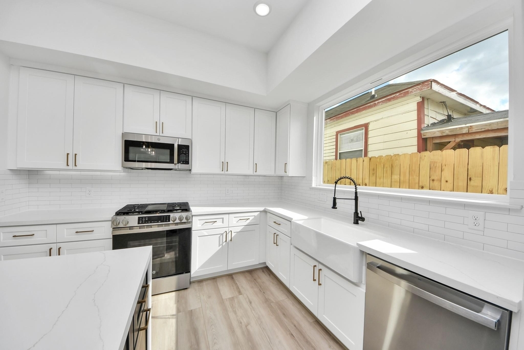 2408 Lorraine Street - Photo 13