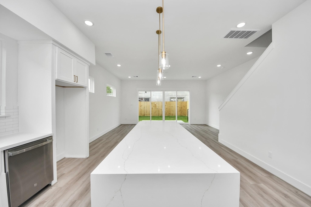 2408 Lorraine Street - Photo 8
