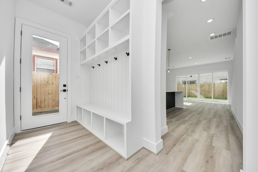 2408 Lorraine Street - Photo 4