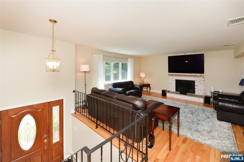 630 Van Emburgh - Photo 2