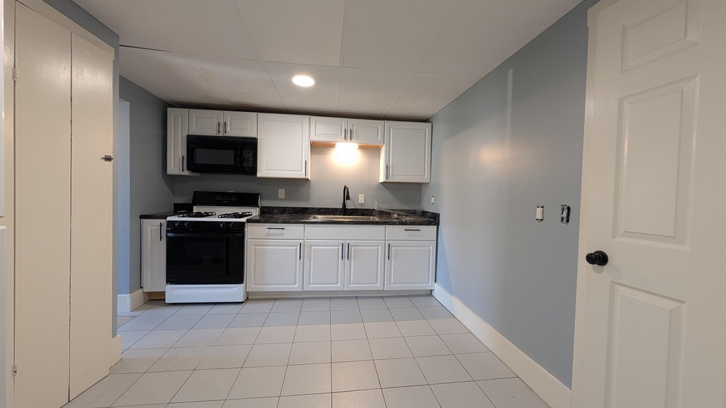 68 Charles - Photo 22