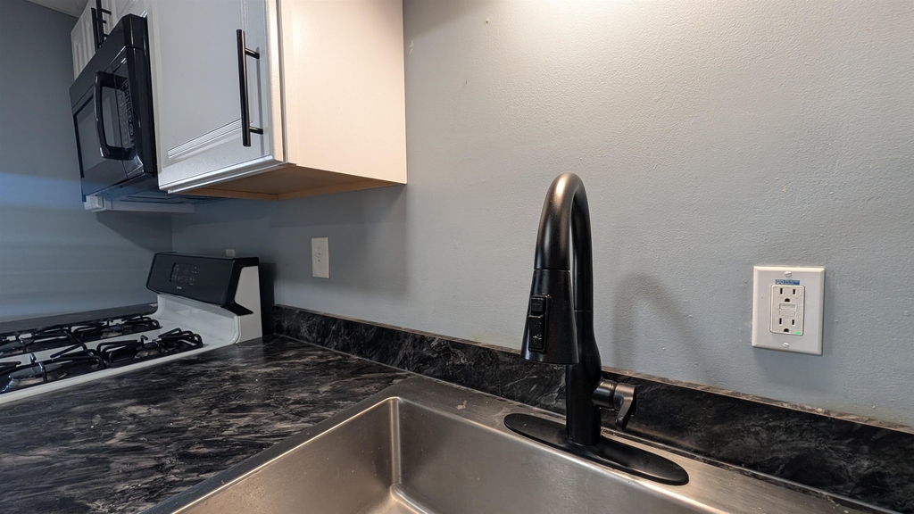 68 Charles - Photo 24