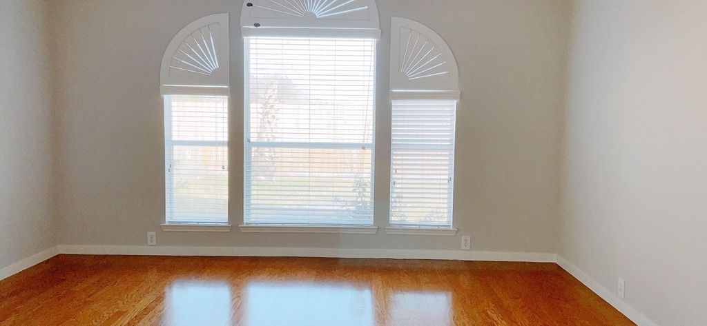 2910 Sandleigh Drive - Photo 12