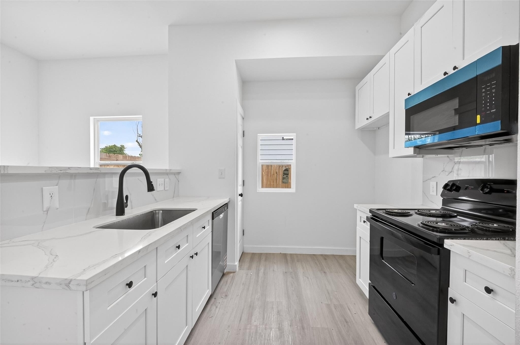 9009 Hilda Street - Photo 3