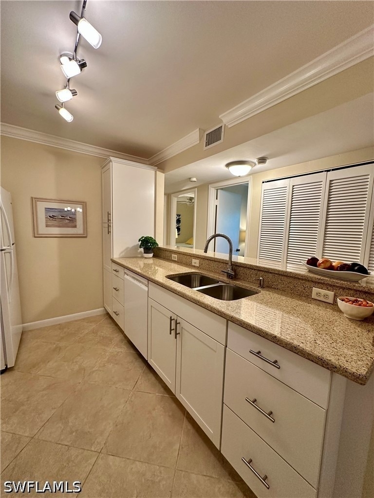 555 Park Shore Drive - Photo 10
