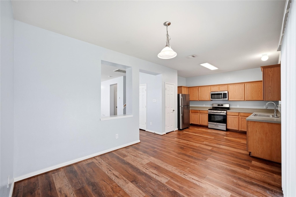 8010 Singing Sonnet Lane - Photo 7