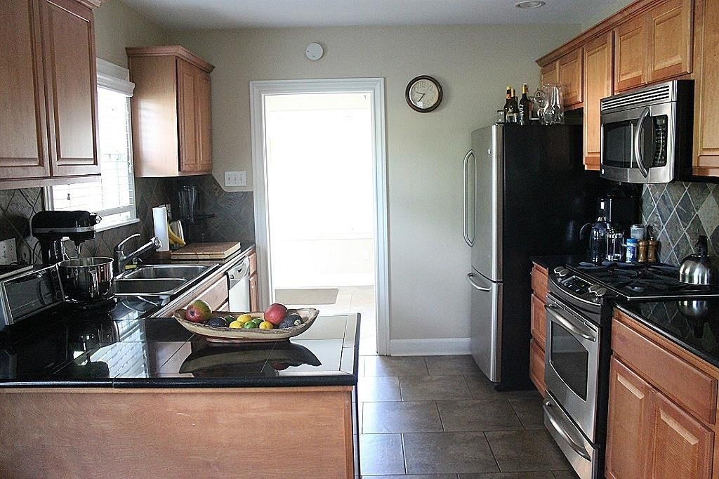 411 Graceland Street - Photo 6