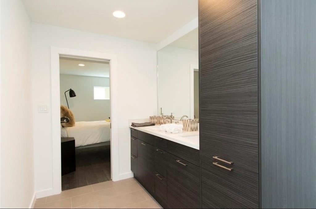 1410 Hyde Park Boulevard - Photo 5