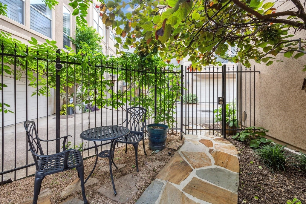 107 Detering Street - Photo 2