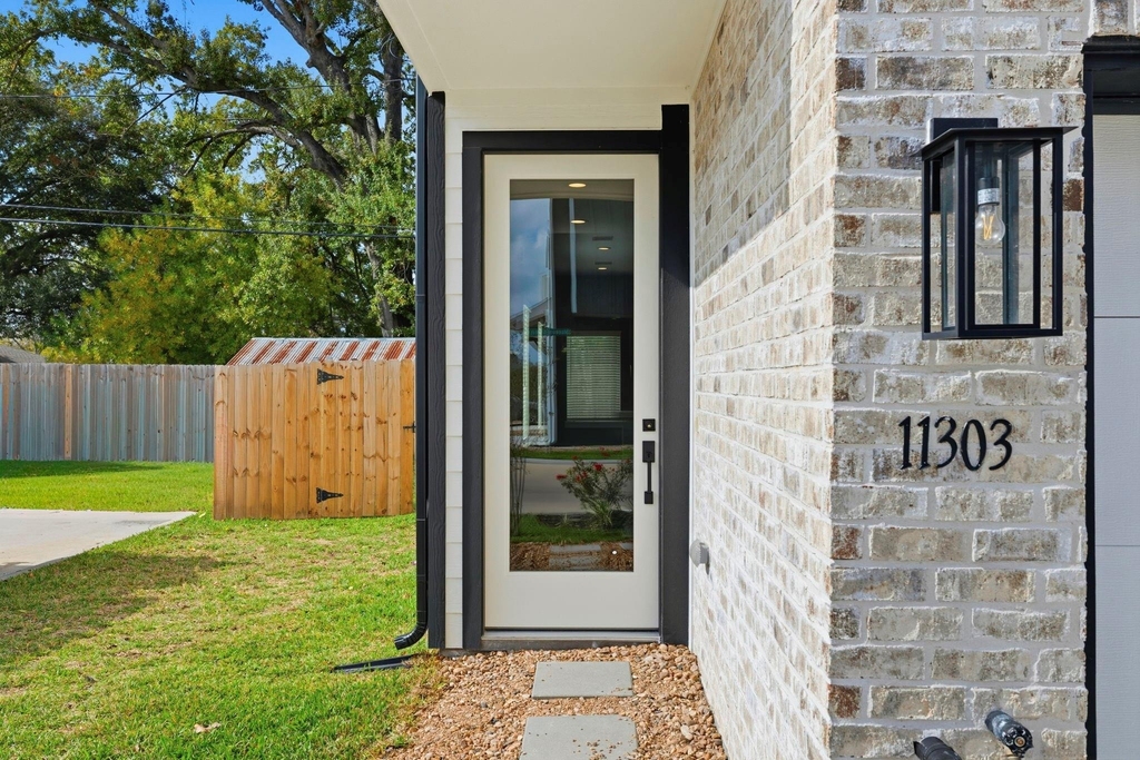 11303 Stonework Grove Lane - Photo 2