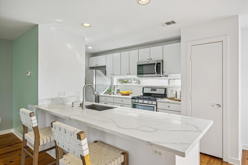 2508 Calumet Street - Photo 6