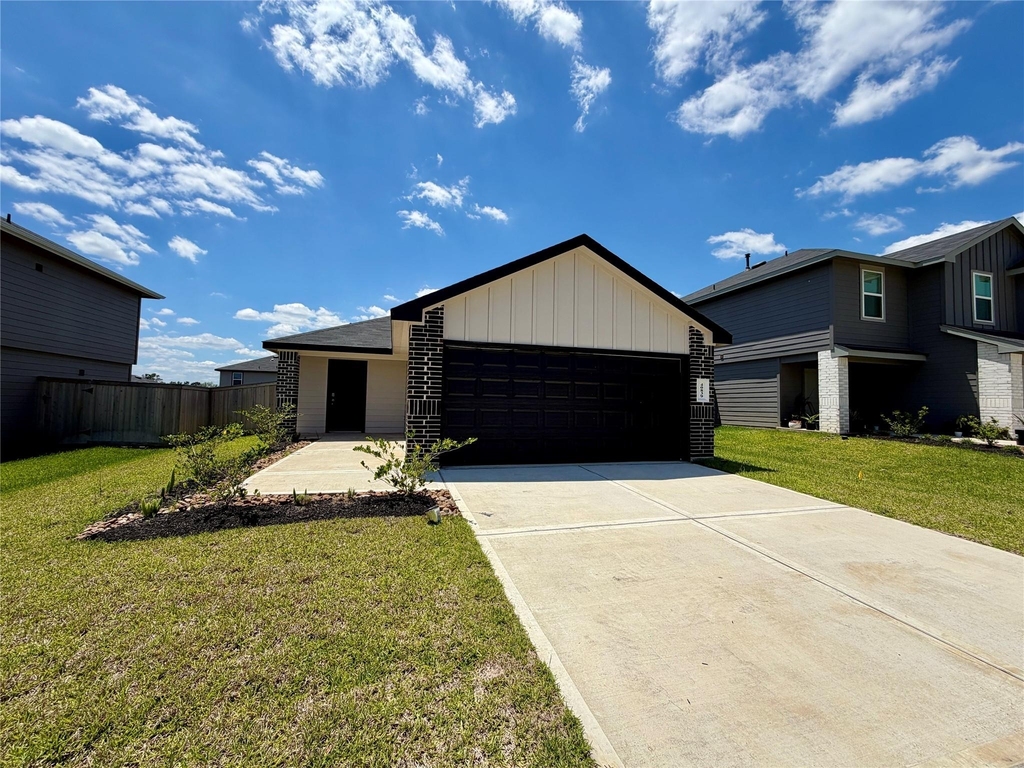 40839 Hawthorne Glades Street - Photo 1