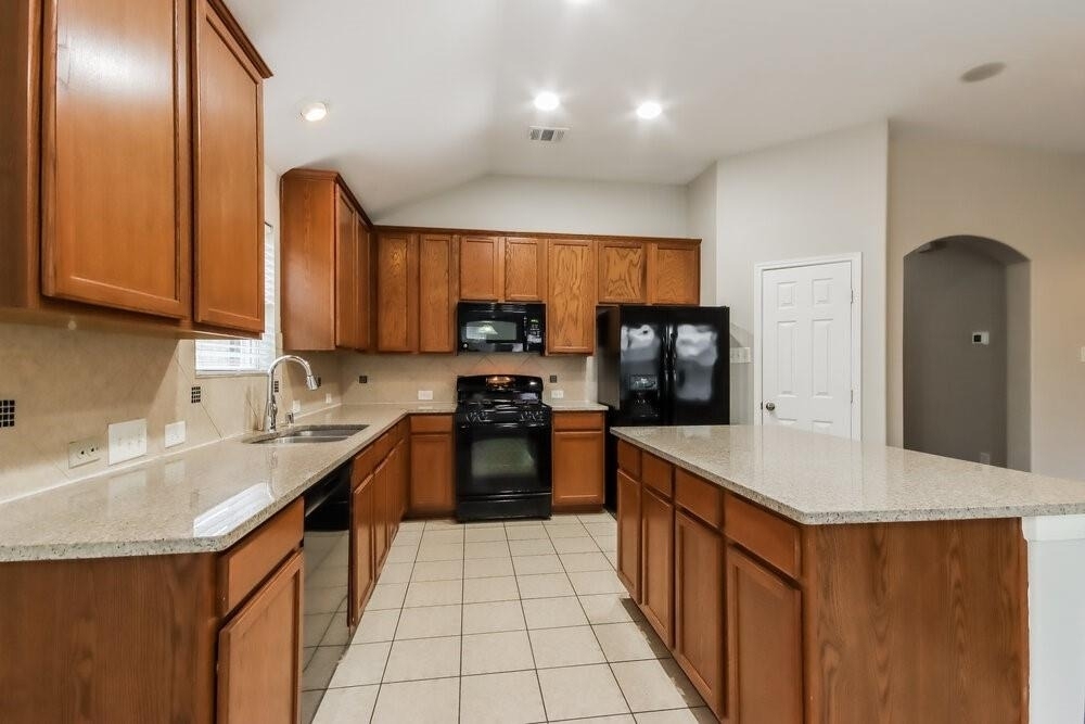 21519 Kings Bend Drive - Photo 3