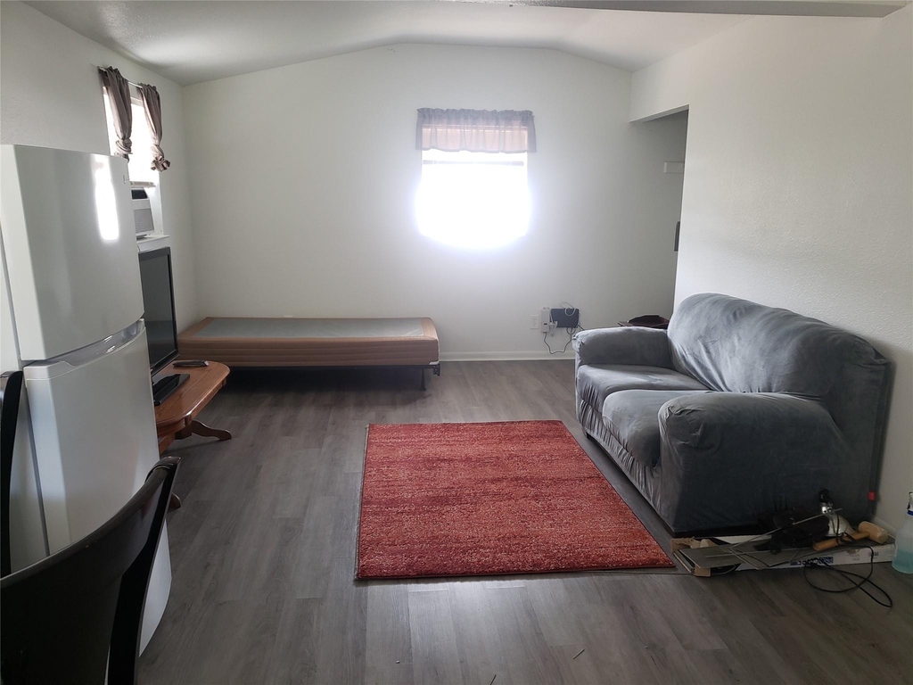 3818 Hamid Boulevard - Photo 4