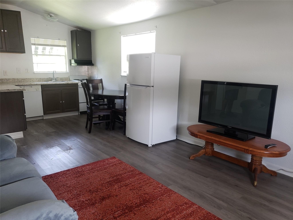 3818 Hamid Boulevard - Photo 7