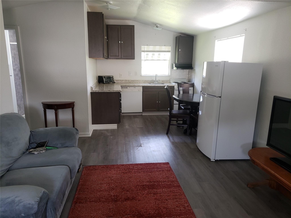 3818 Hamid Boulevard - Photo 5