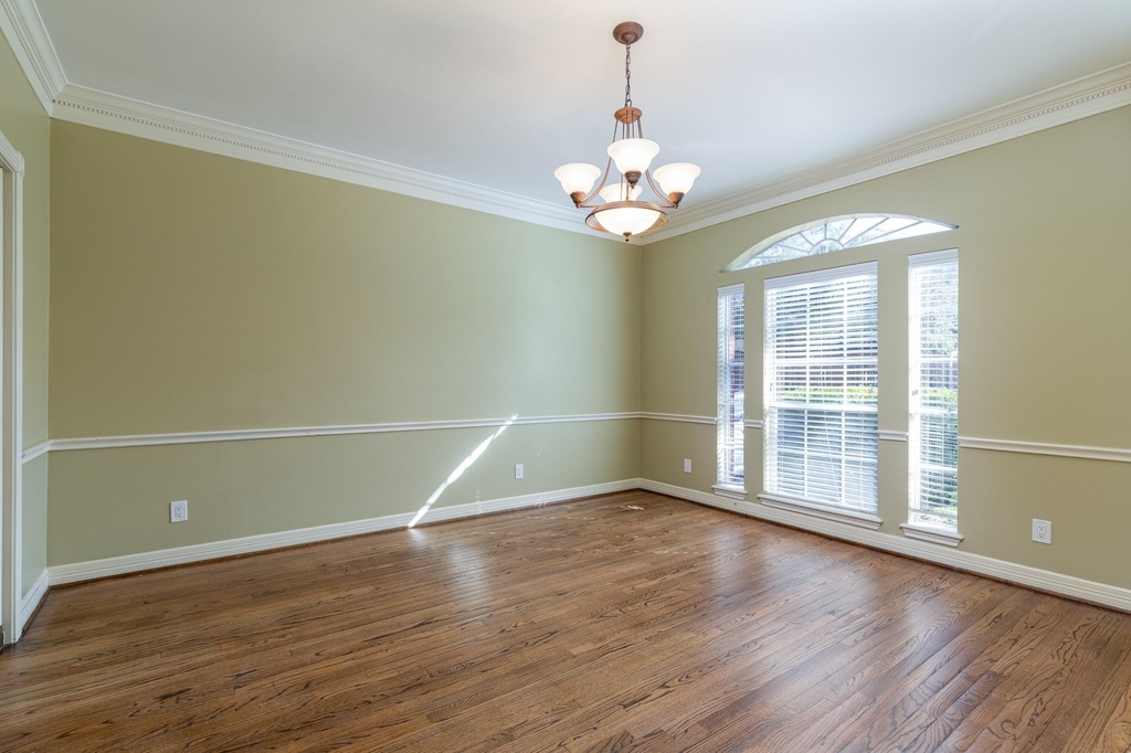 4418 Jane Street - Photo 11