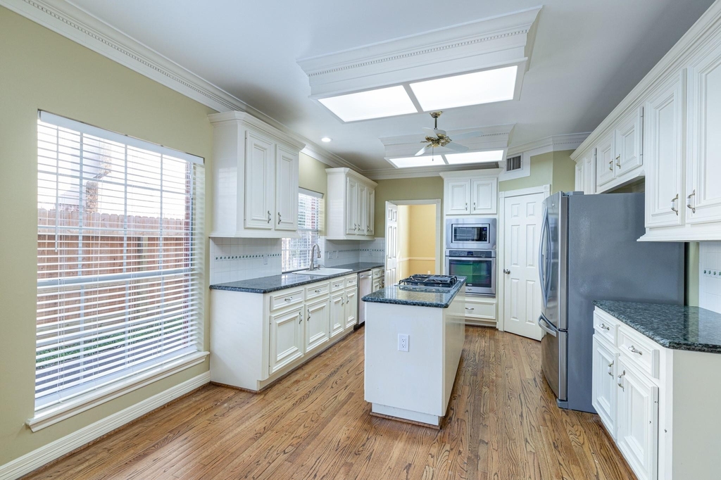 4418 Jane Street - Photo 3
