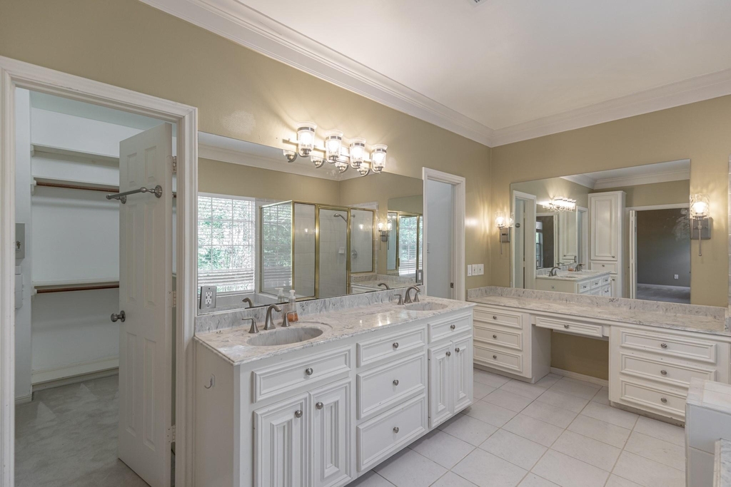 4418 Jane Street - Photo 17