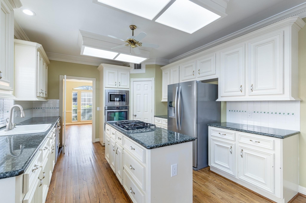 4418 Jane Street - Photo 2