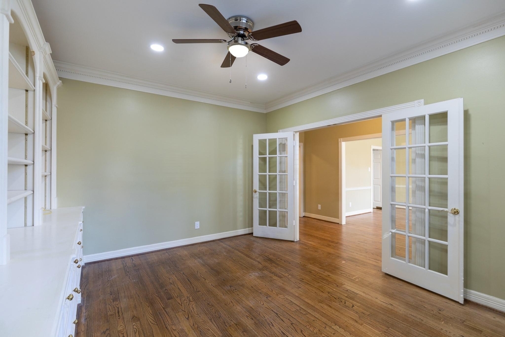 4418 Jane Street - Photo 9