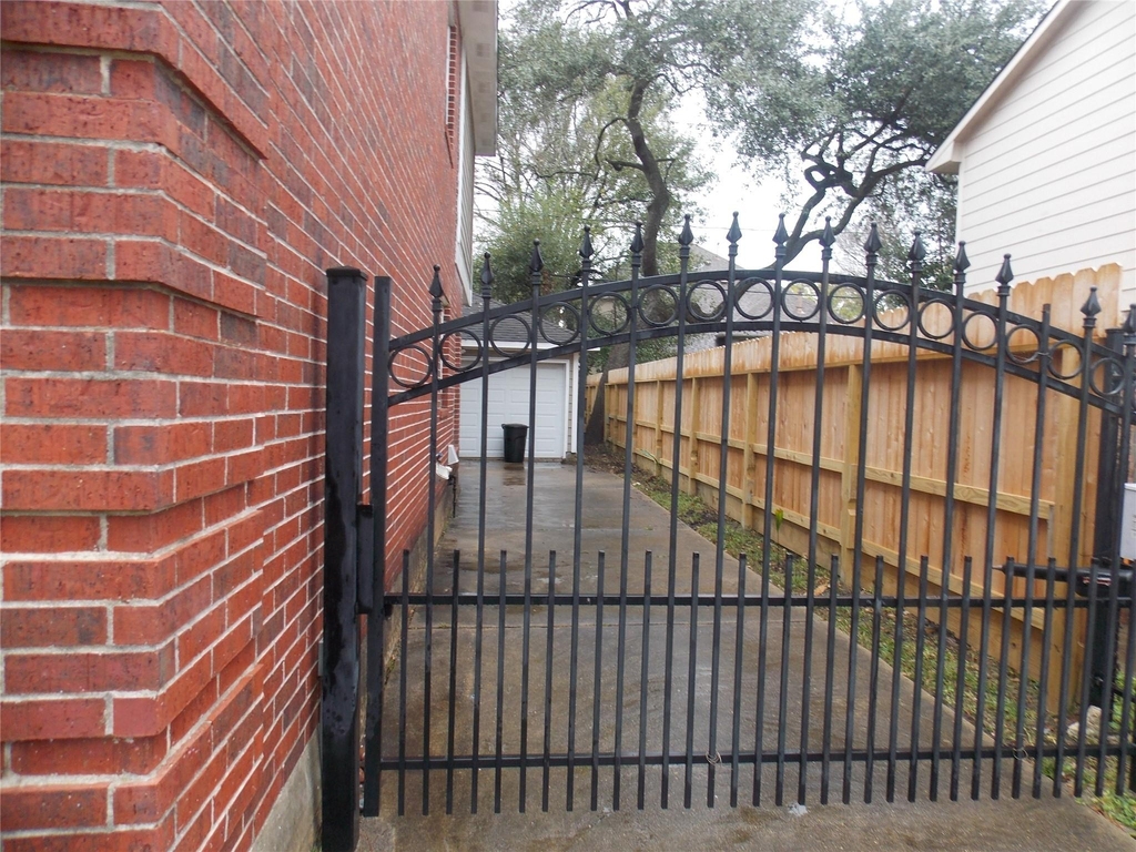 4418 Jane Street - Photo 31