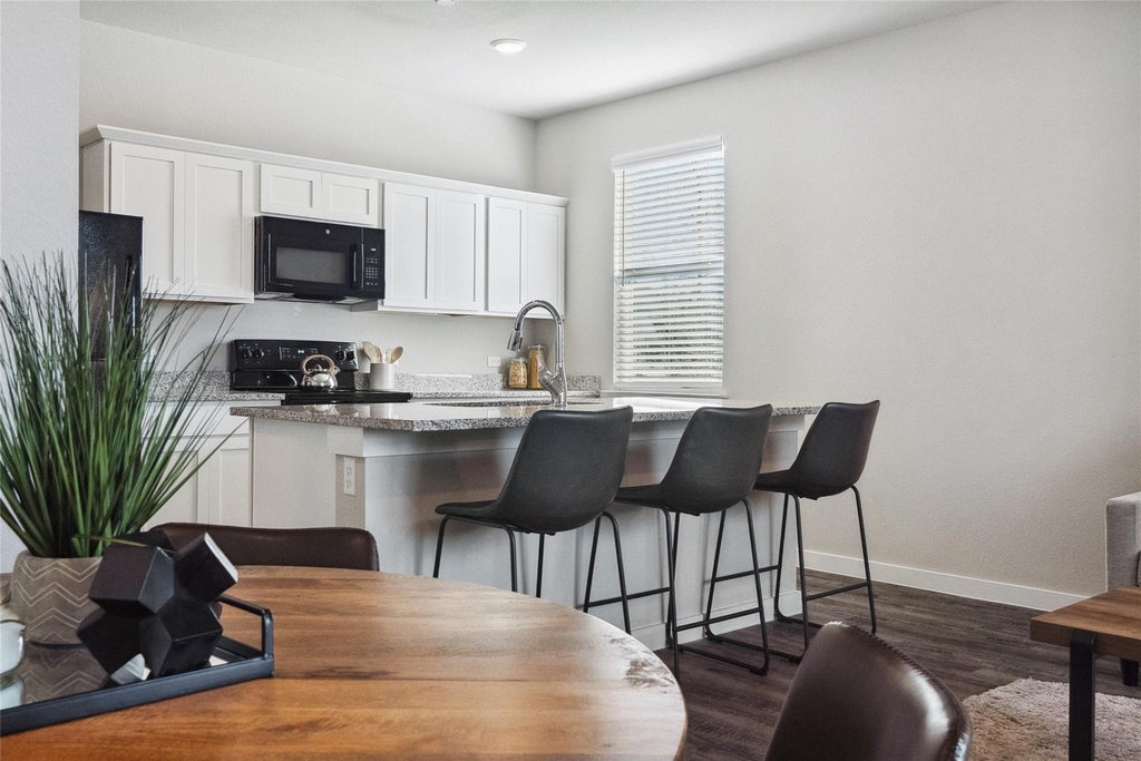 520-1304b Powell Drive - Photo 8