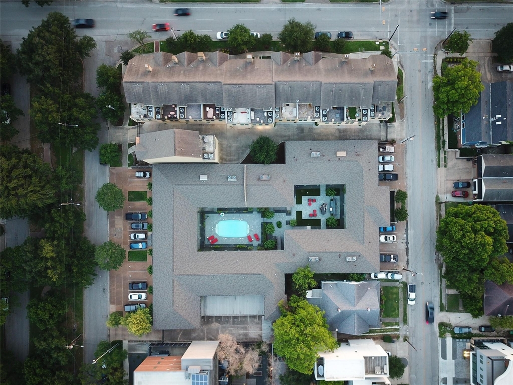 1410 Hyde Park Boulevard - Photo 47