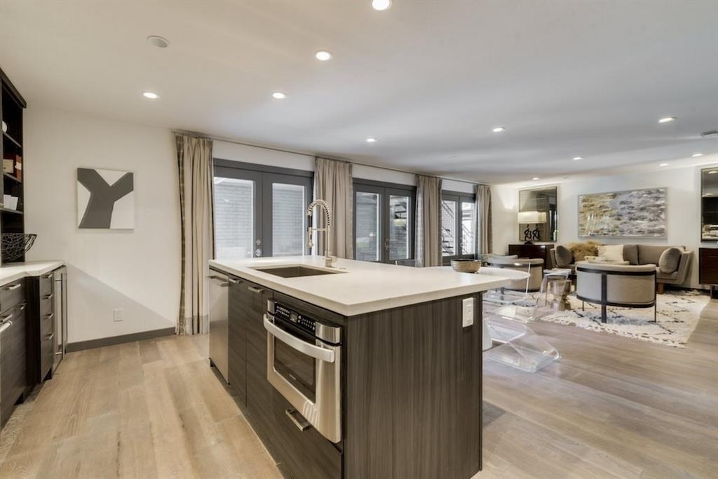 1410 Hyde Park Boulevard - Photo 7