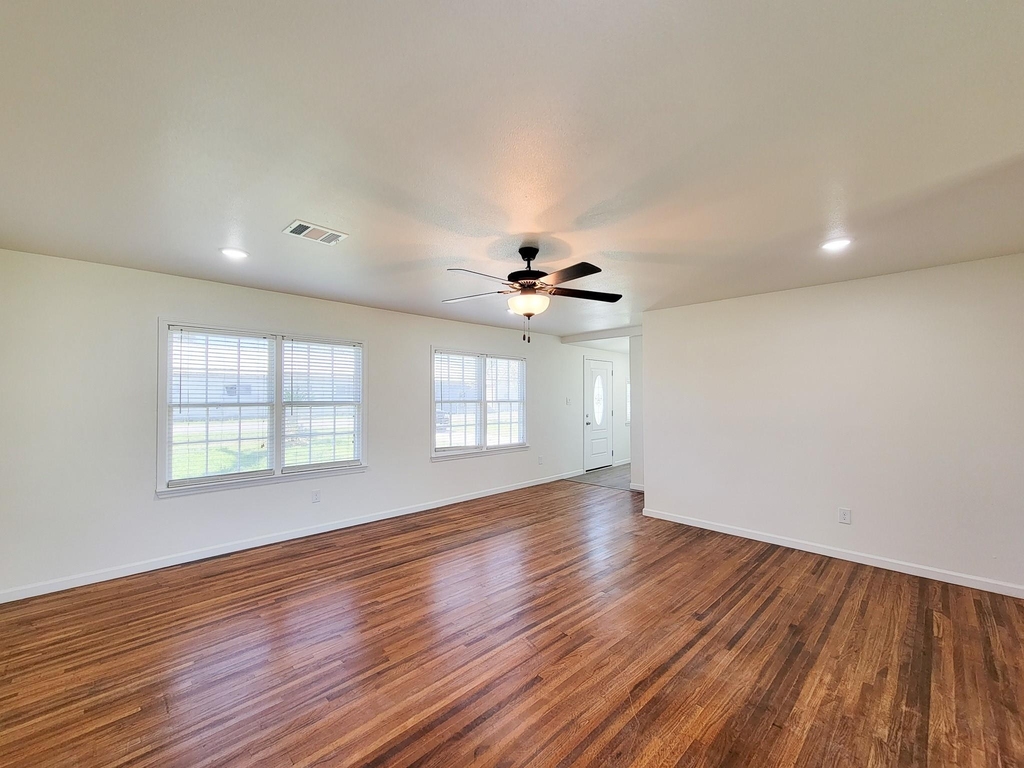 413 S Market Street - Photo 4