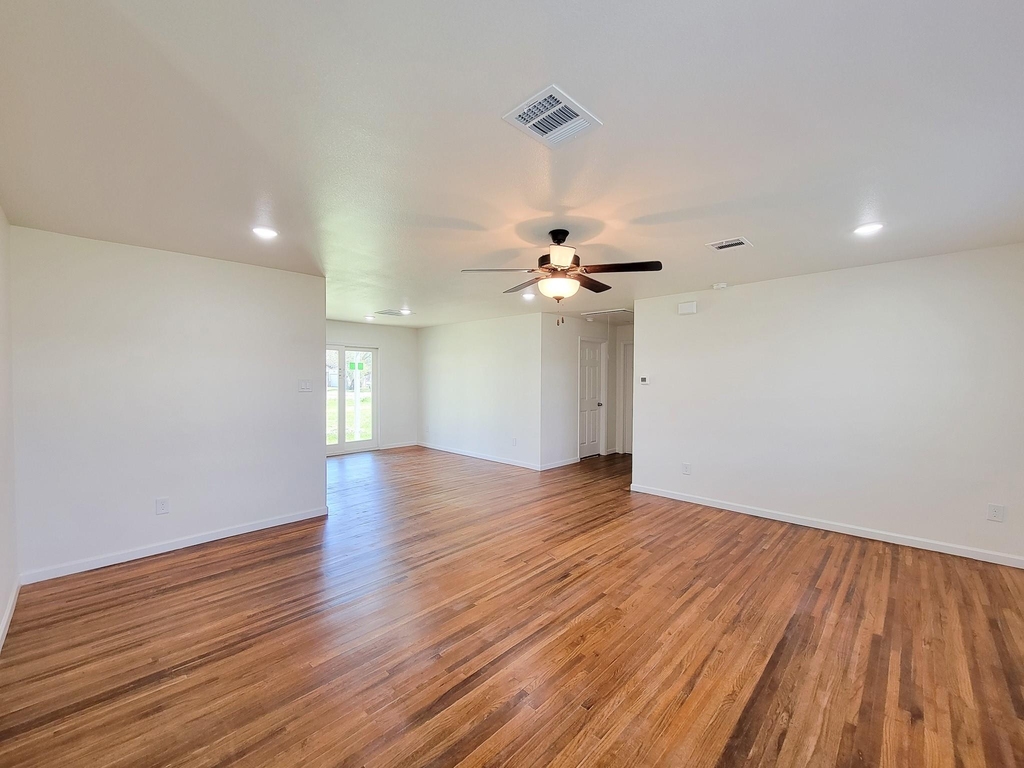 413 S Market Street - Photo 2